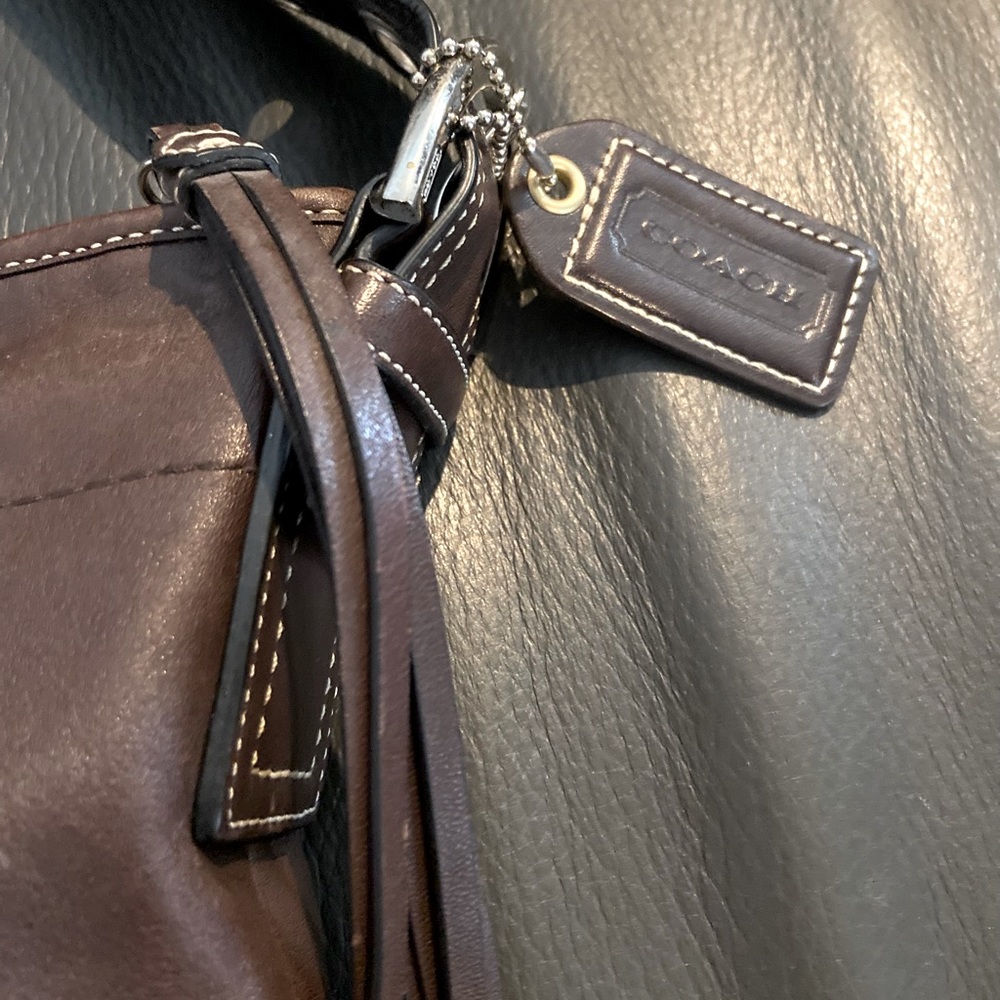 Coach Chocolate Leather Purse. Great condition! - Picture 3 of 4